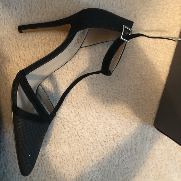 Vince Camuto Heels - Picture 4 of 6
